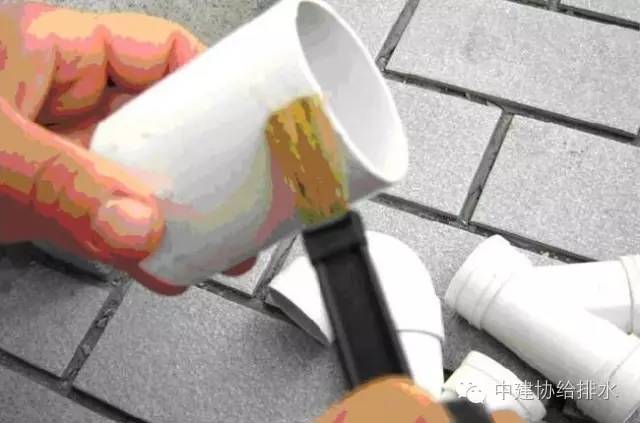 厨房洗菜盆下水管和排水管道连接,厨房洗菜池下水管安装视频教程