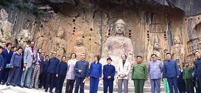 周总理在洛阳反复看了它半天，终因凑不足500元而依依不舍地离去