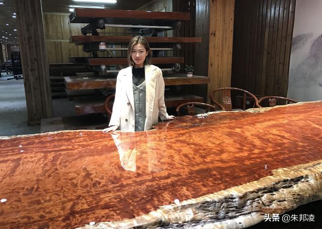 巴花大板成投资收藏新宠?原木来自3000年非洲树王,直径达两米