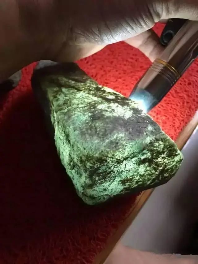 在直播间买的翡翠原石受骗报案,快手翡翠原石怎么退款