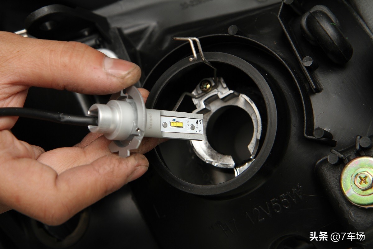 晚上开车车灯刺眼怎么办,车灯卤素灯泡怎么选