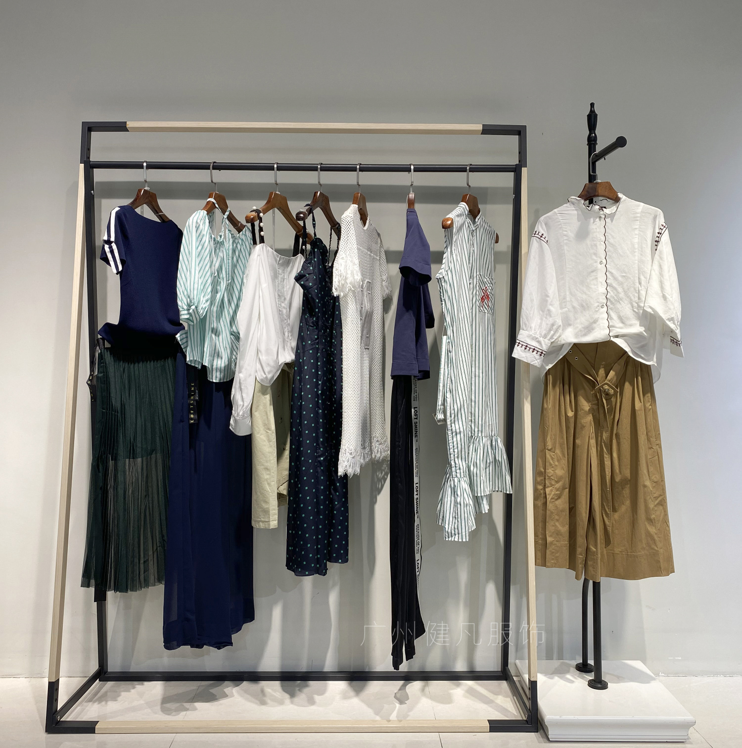 广州女装欧货尾货批发一手货源,广州尾货女装批发一手货源厂家