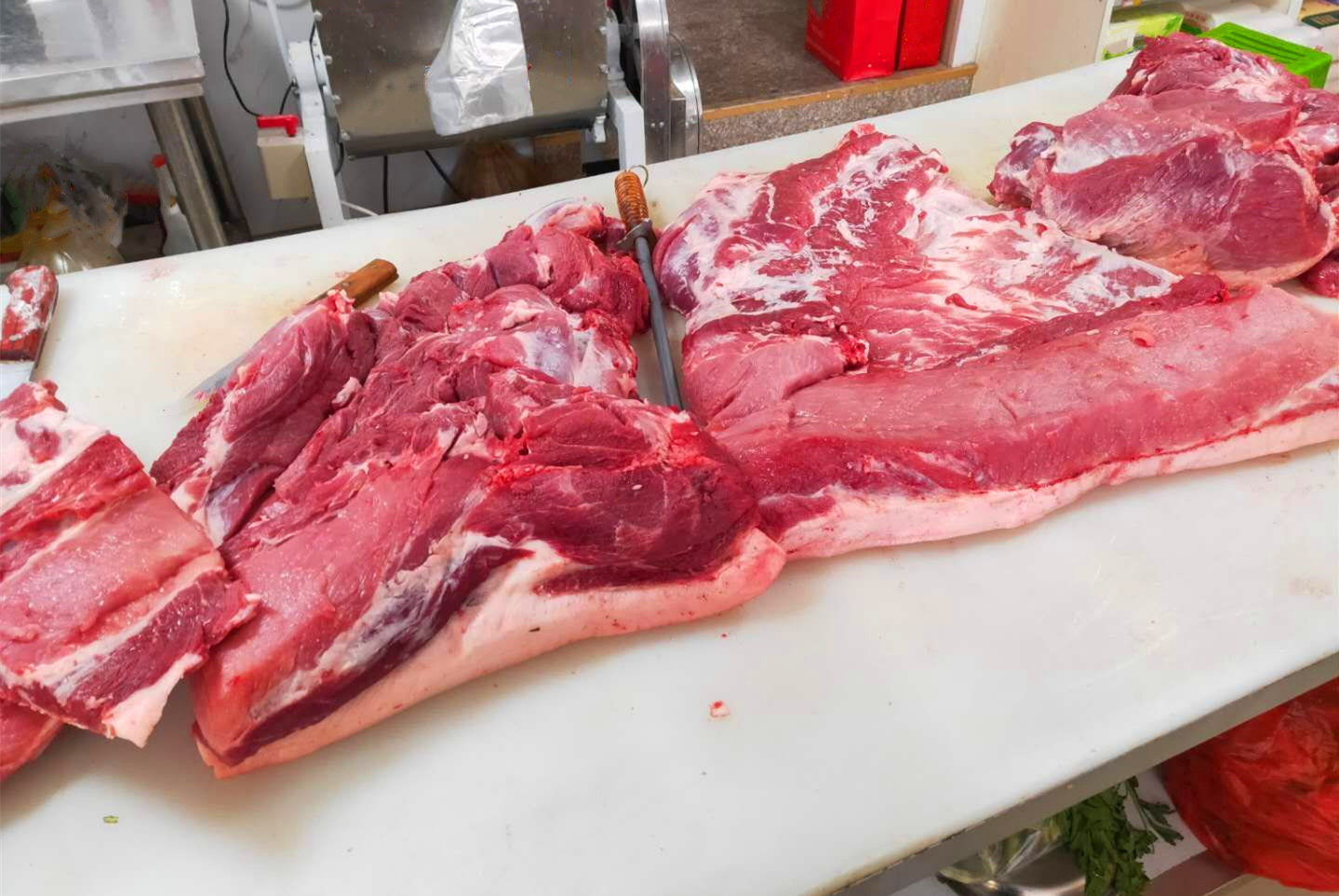 腌腊肉到底要不要洗了再晾晒,腌制咸腊肉晾晒前需要清洗吗