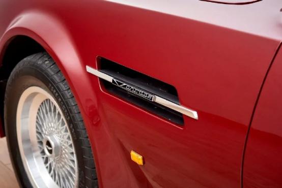 贝克汉姆收藏跑车,马丁v8贝克汉姆