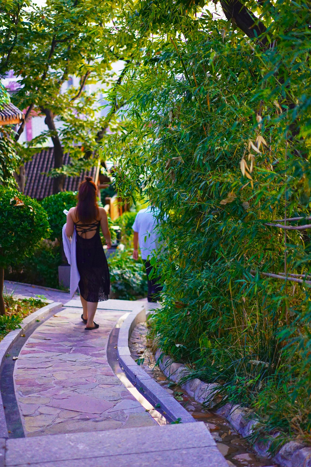 京东90分抵达田园度假区，住树屋，泡半山温泉，还有房车营地