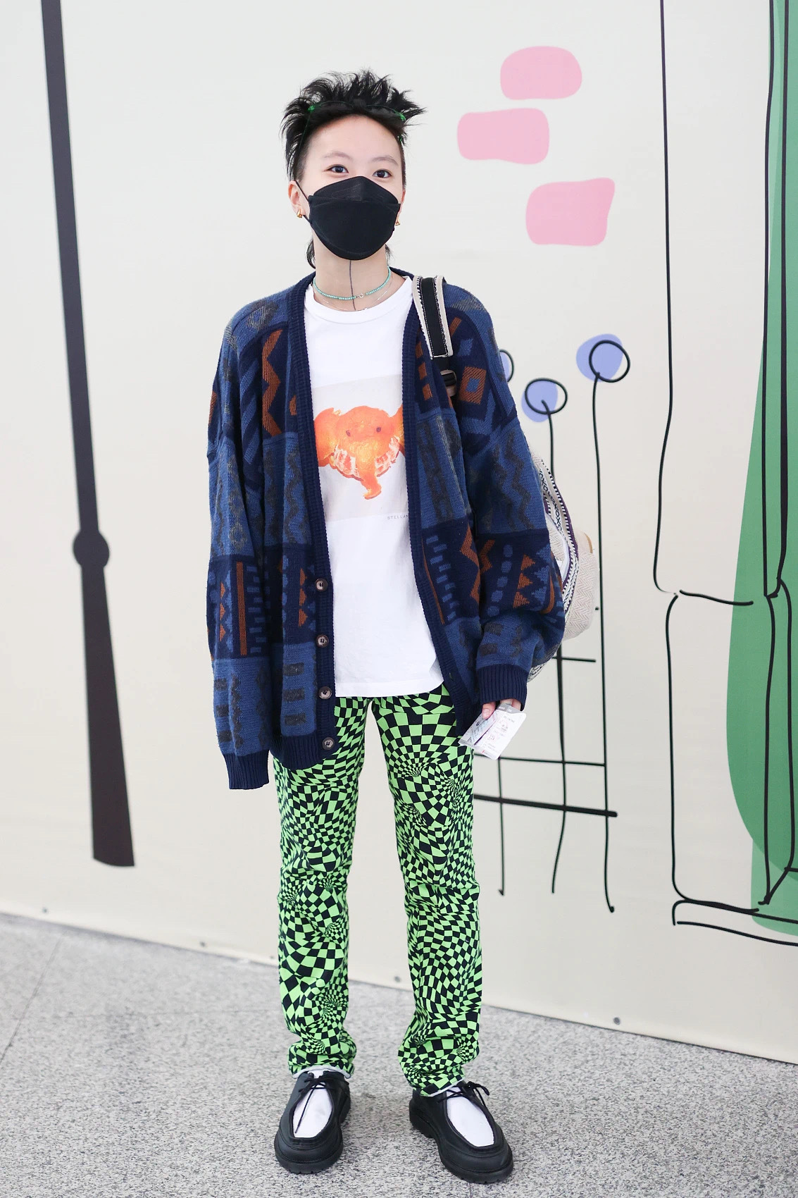 王菲穿衣搭配紧身中裤,王菲穿灯笼裤太有范了