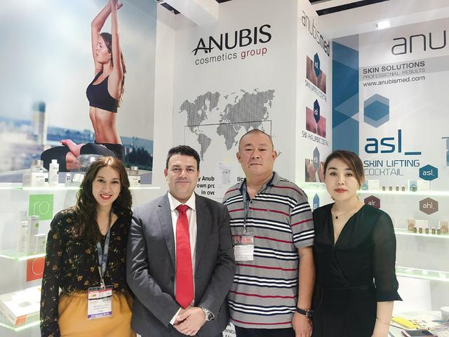 耀世尊贵｜爱奴碧斯携顶级抗衰产品震撼亮相香港美博会