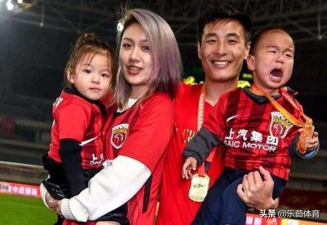 武磊太太叫什么,武磊和队友太太