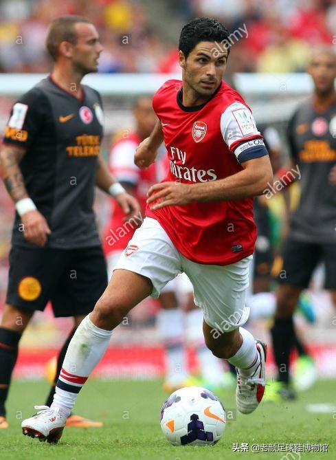 曾经风靡98世界杯的彩色pumaking,如今低调变身成贝莱林小黑鞋