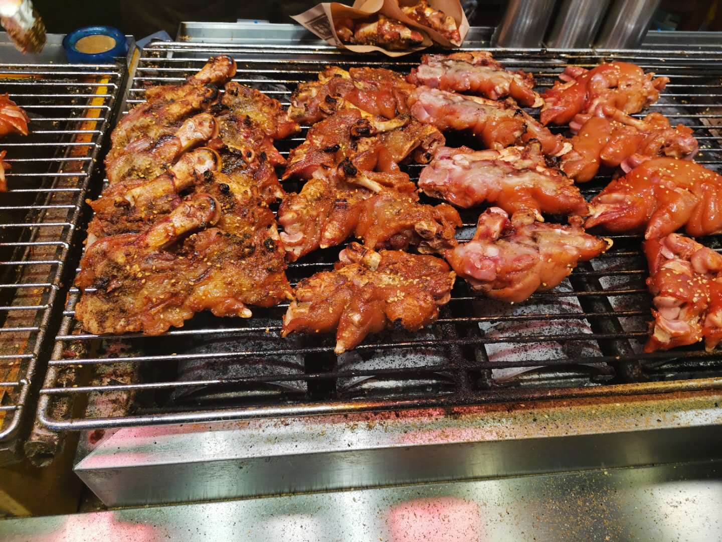 摆地摊卖烤猪蹄吸引人的方法,摆地摊卖烤猪脚怎么做