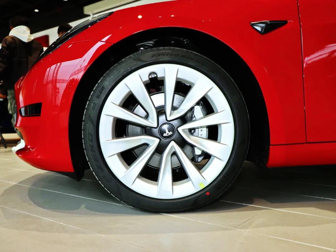 60多万事故车,特斯拉保命