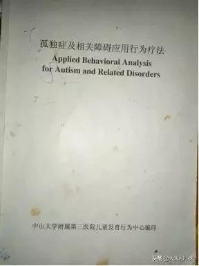 奇迹！不理人的自闭症儿子经她干预3年，变身“小暖男”