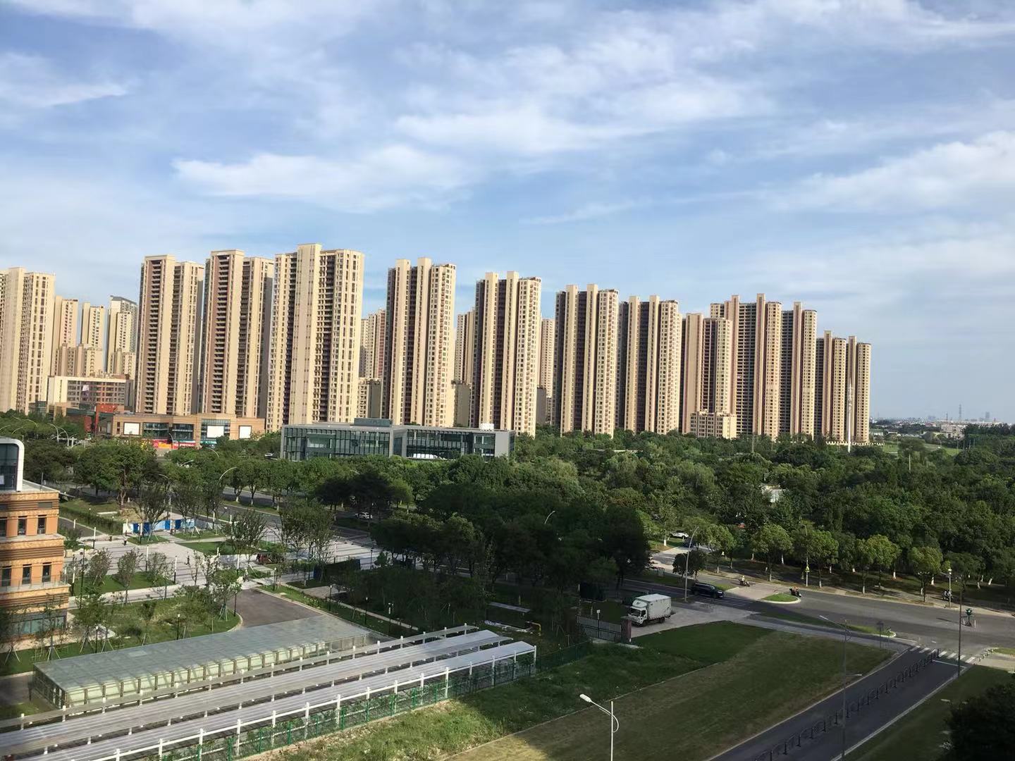 昆山花桥的房子现在值得买吗,昆山花桥能去苏州乘车吗