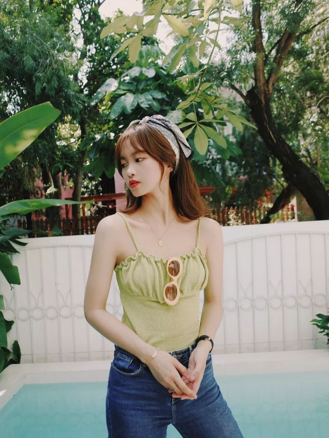 牛油果绿穿出夏季里自己的风格,牛油果色跟什么颜色一起穿才好看