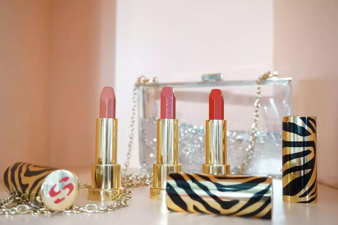 李佳琦同款就一定适合你?试了这16支口红后我们发现…