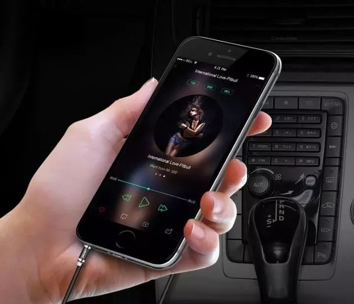 车上带刀违法吗,汽车上带什么防身不违法