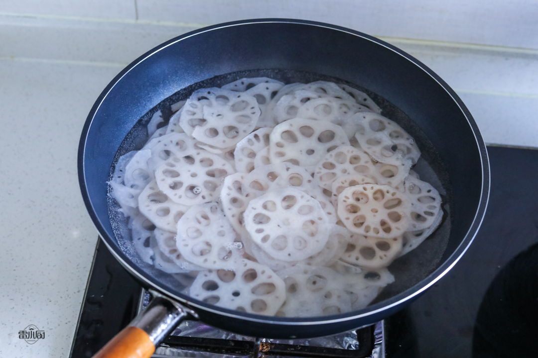 小苏打煮莲藕莲藕怎么做不发黑,莲藕炖排骨怎么才能让莲藕不发黑