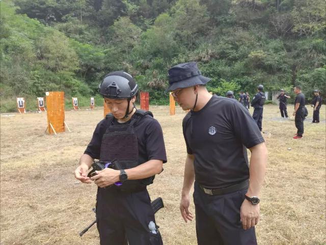 杭州市公安局特保队员,浙江杭州武警特战队员比武