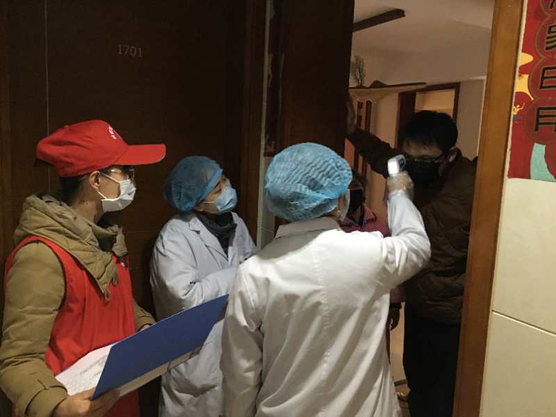 党旗飘扬社区疫情防控工作,党旗红齐心协力战疫情