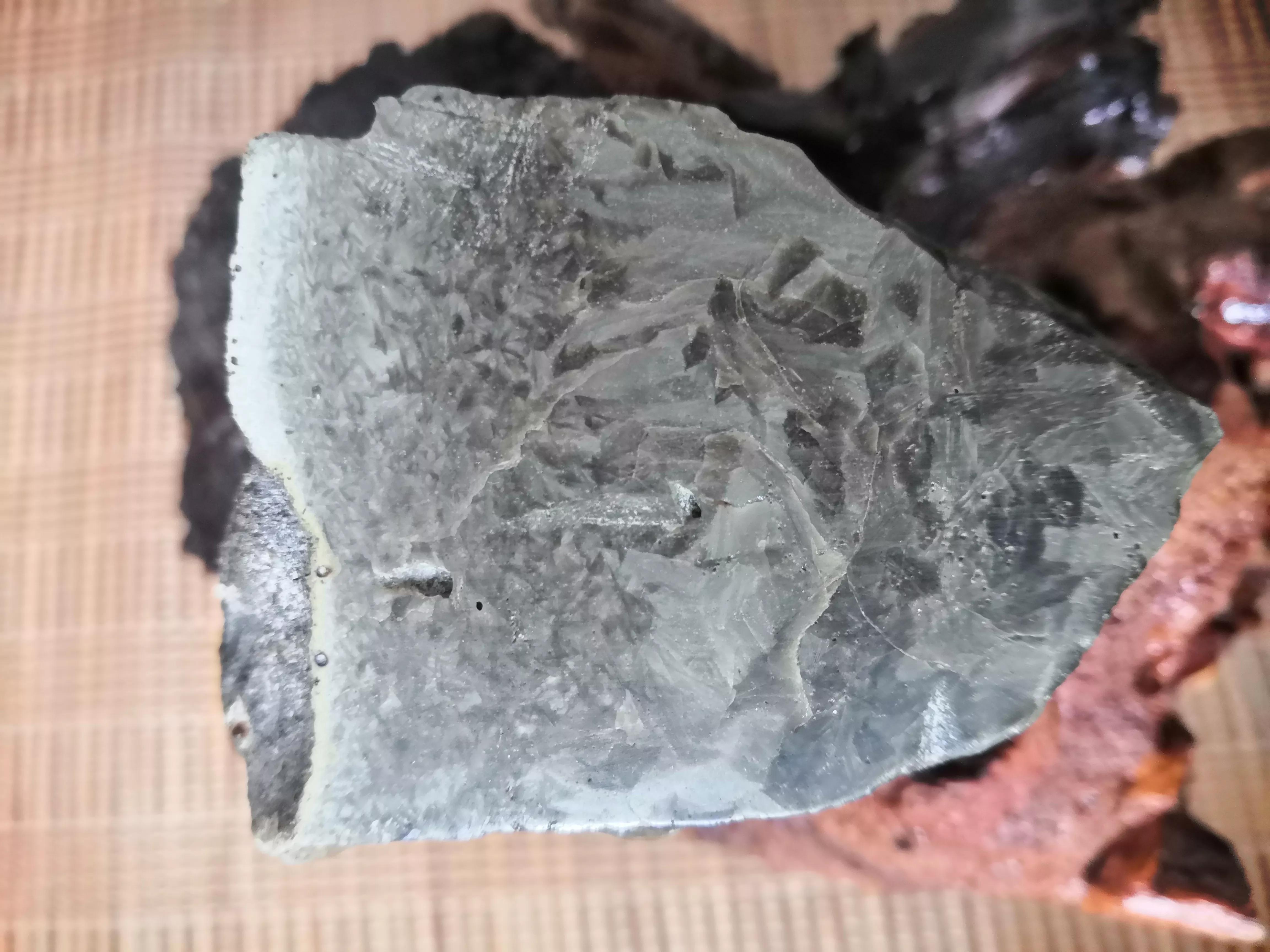 香格里拉陨石是什么陨石,中国境内发现的月球陨石样品