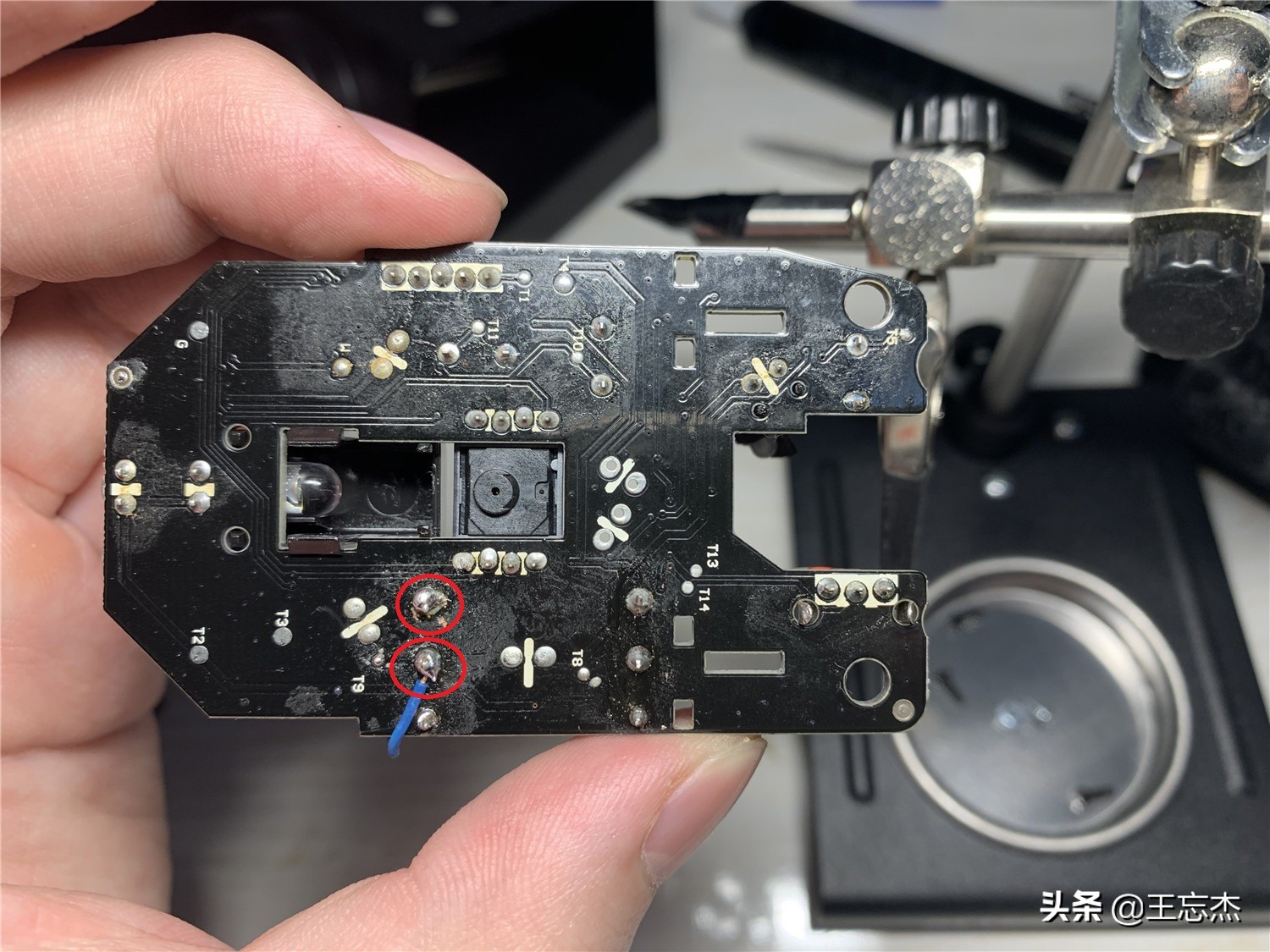 维修师傅的崩溃瞬间,修电器的师傅哭了