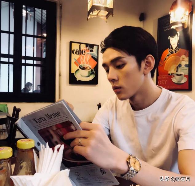 李佳琦其实一直在种草珠宝，你们有发现吗？