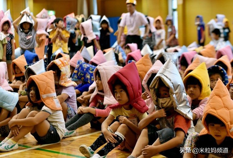日本警示教育现场演绎交通安全,日本卡车在学校撞击儿童