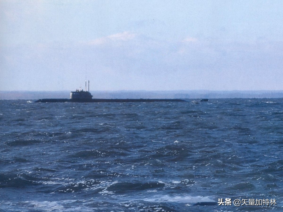 核潜艇出现事故怎么救援,中国潜艇事故自救