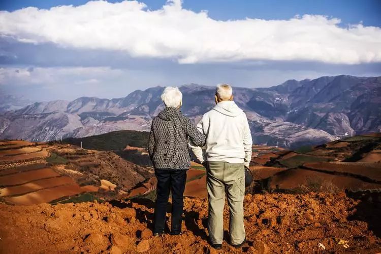 何为孝道？女大学生因一句话跟父母断绝关系，20年时间杳无音信