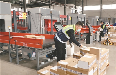 国际快件抵沈“无障碍通行”:海淘当日达,痛快买买买