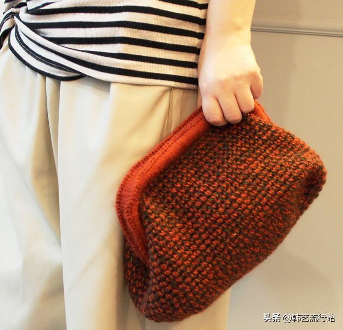 手工钩针编织手提包成品,钩针编织时尚又漂亮的女生手提包