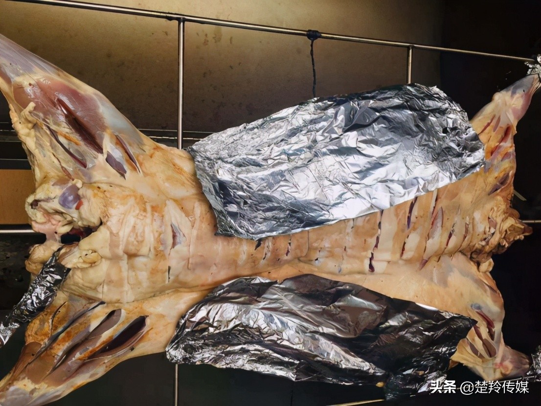 这家烤羊店太火了,襄阳流动烤全羊