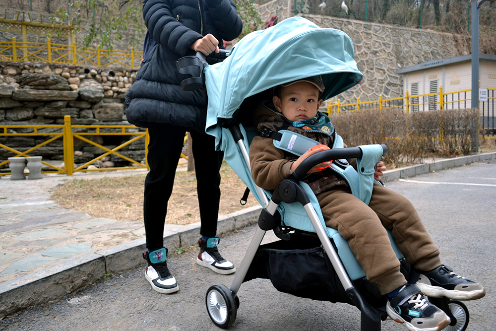 婴儿车推荐可坐轻便遛娃神器,可坐可躺一键折叠婴儿车怎么用