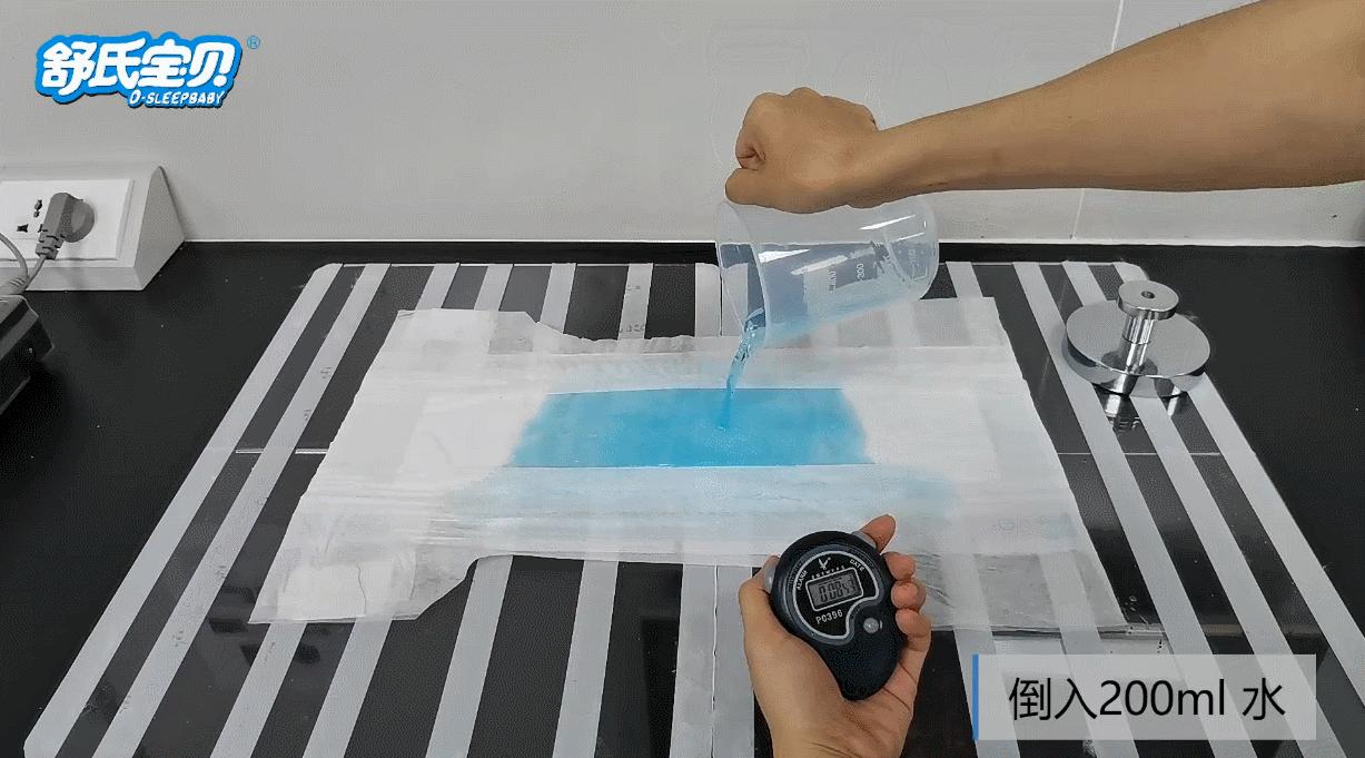 透气尿裤怎么选,尿裤选柔软的还是硬一点的好