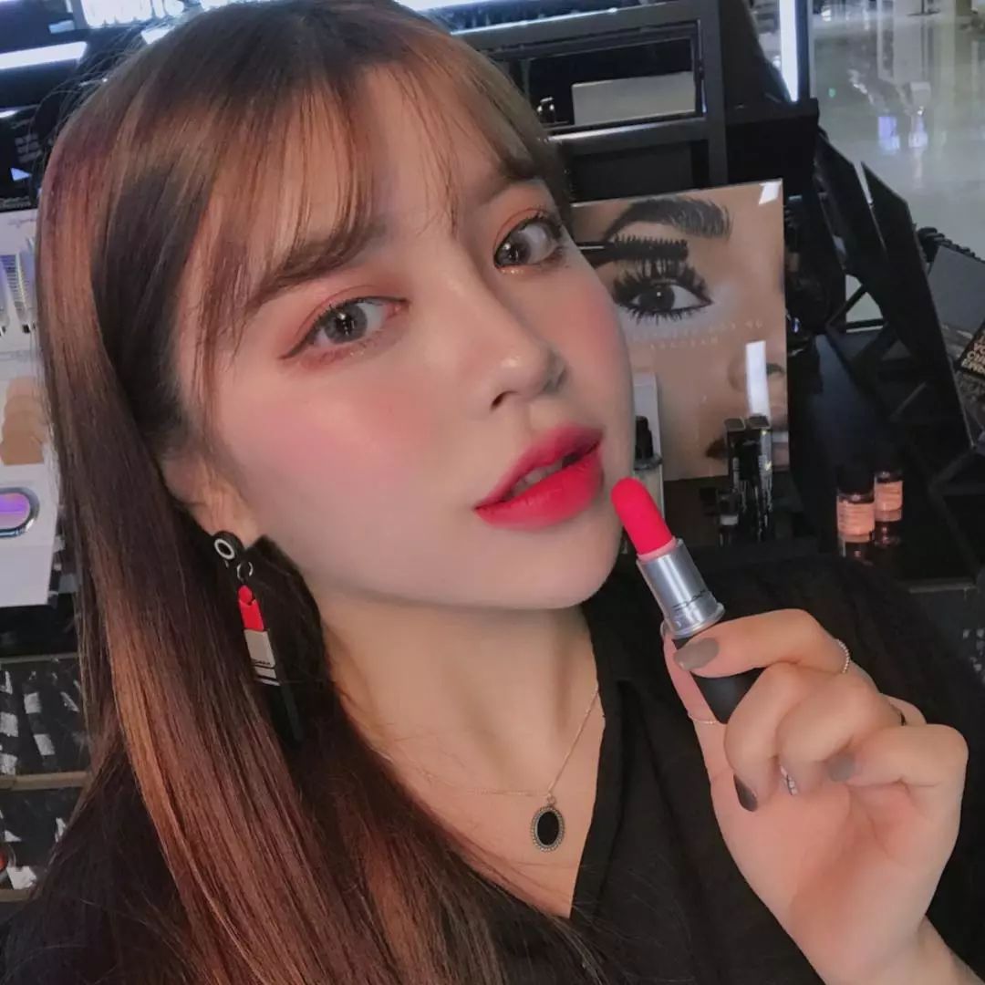 mac316泫雅色怎么选,mac子弹头尤雾黄黑皮口红推荐