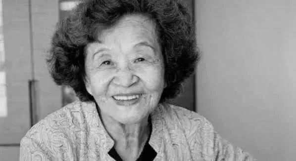 88岁老人钢琴弹奏梁祝,88岁老人弹奏梁祝视频