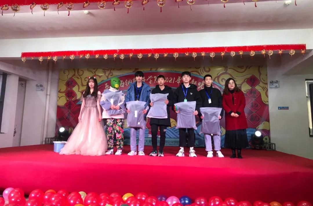 北大青鸟有迎新晚会吗,岳阳市一中迎新晚会