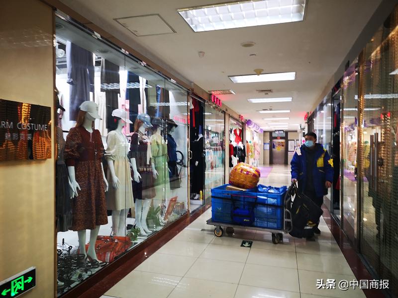 年味渐浓网上年货节销售红火,春节商超迎来购物潮线上线下开门