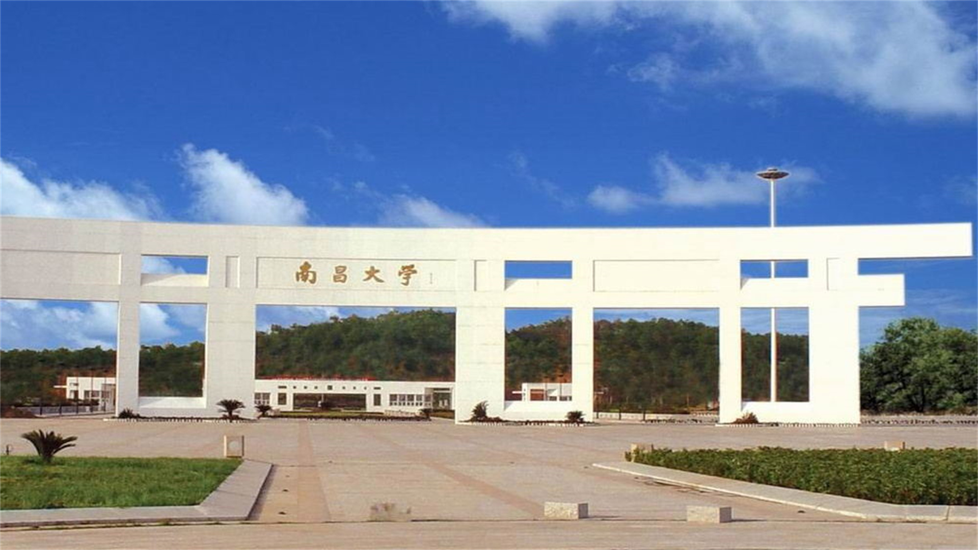 人民日报点名夸赞!江西2所大学实力雄厚,口碑好,社会认可度高