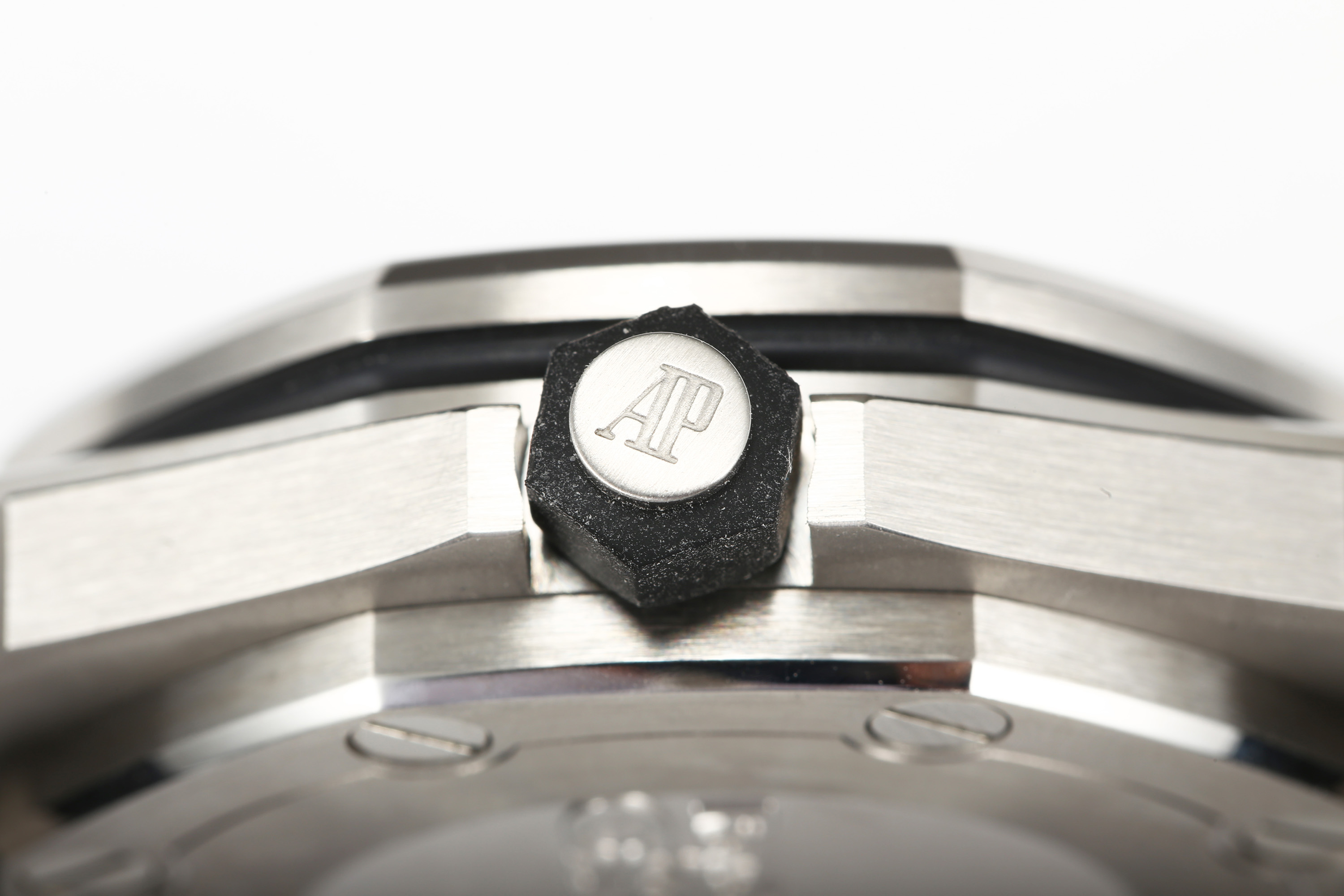 入门级运动潜水表推荐,爱彼皇家橡树15710和15703哪个好