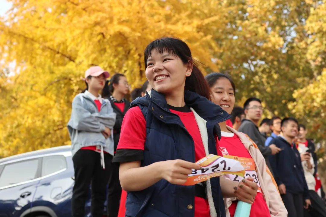 马拉松燃情开跑,2023半程马拉松鸣枪开跑