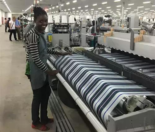 这一群制假发工厂,竟养活了30万当地人!