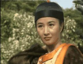 一代天后张柏芝,50岁关咏荷素颜出街竟宛如少女