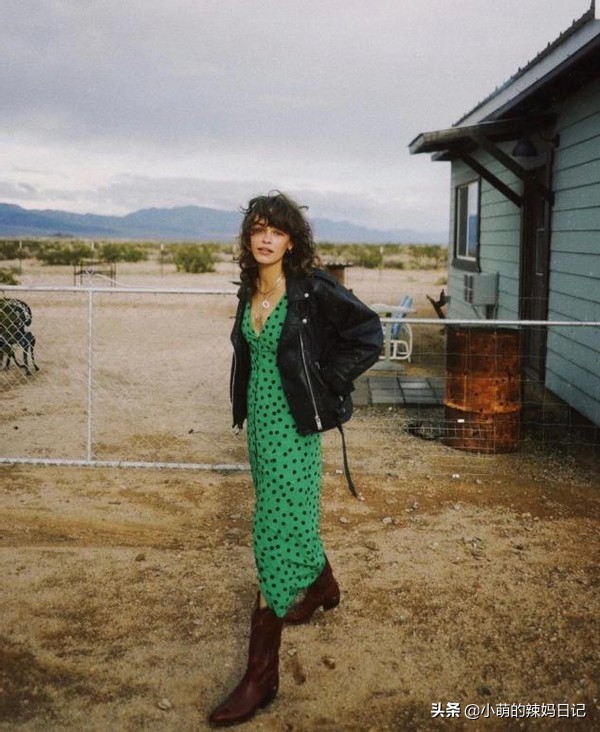 入春怎么穿?回头率最高的穿搭参考:“长裙+外套”,气质又高级