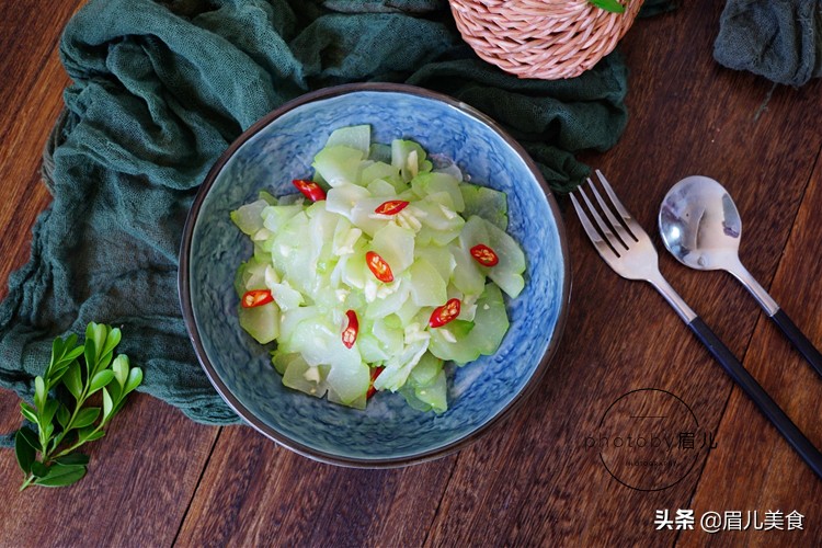 秋天减肥，这瓜别放过，仅2元一斤，拌一拌就上桌，大口吃不长肉