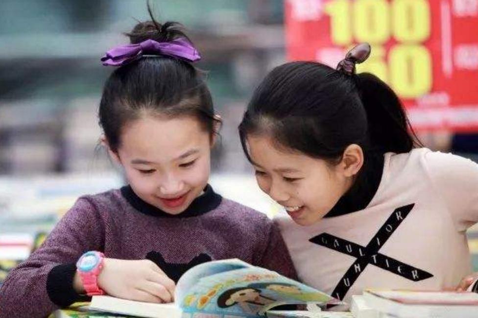 两只黄鹂鸣翠柳是病句,两个黄鹂鸣翠柳为什么不是绿柳