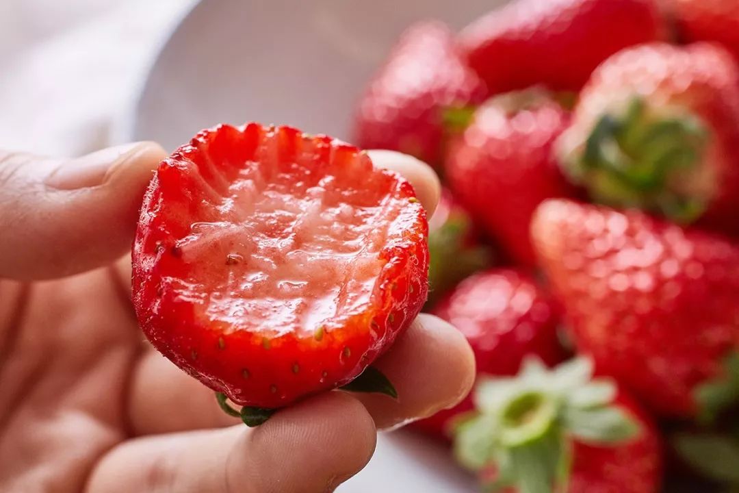 怎样才能快速去草莓上的果蔬农残,草莓去农残的正确方法