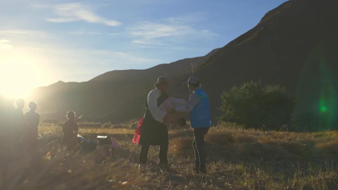 珠峰穿越之行,珠峰下的快递