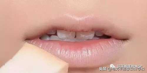 为什么口红怎么涂都不好看,嘴唇起皮涂口红不好看怎么办