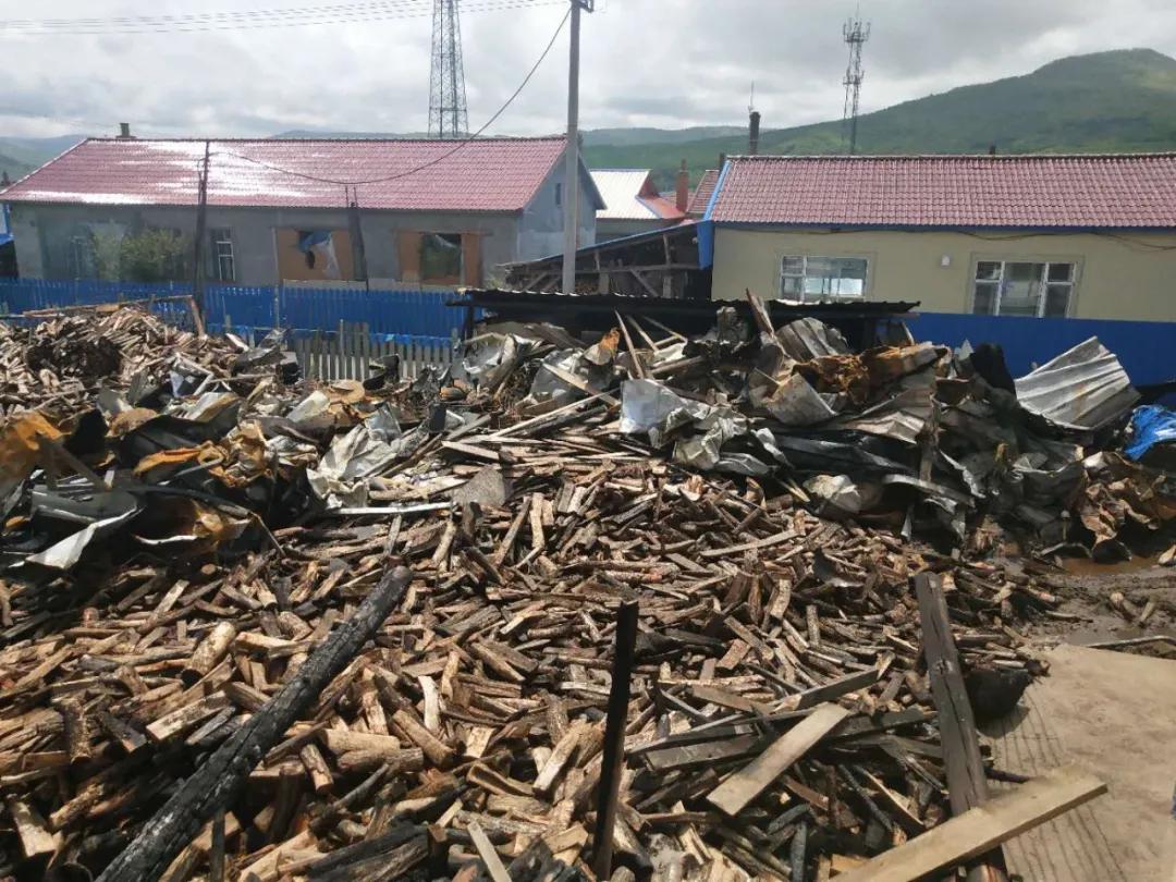 居民小区失火警民合力化解危机,一场火灾引邻居纠纷